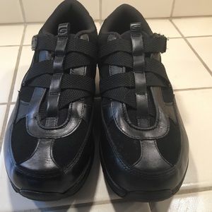 Sketchers black leather and suede shape-ups